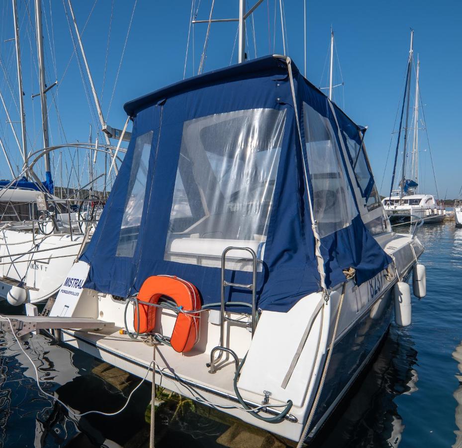 Hebergements Bateaux A Quai 波克罗勒岛 外观 照片