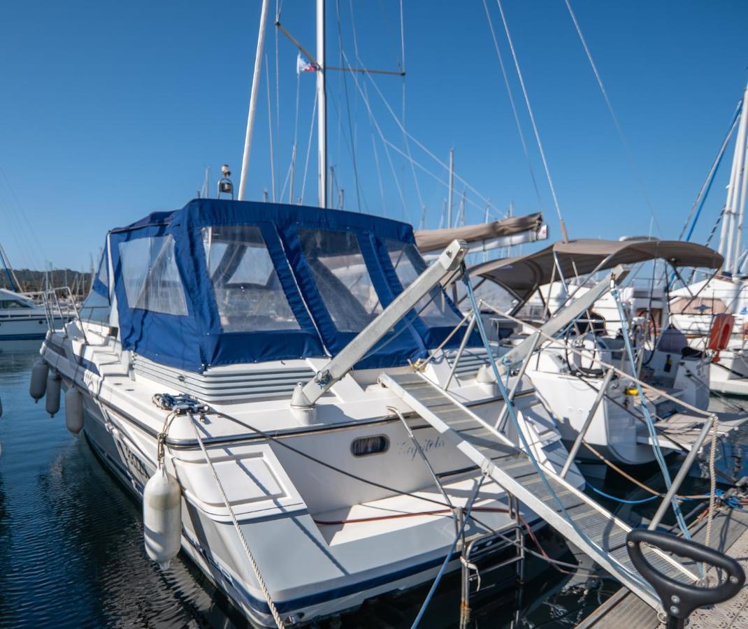 Hebergements Bateaux A Quai 波克罗勒岛 外观 照片