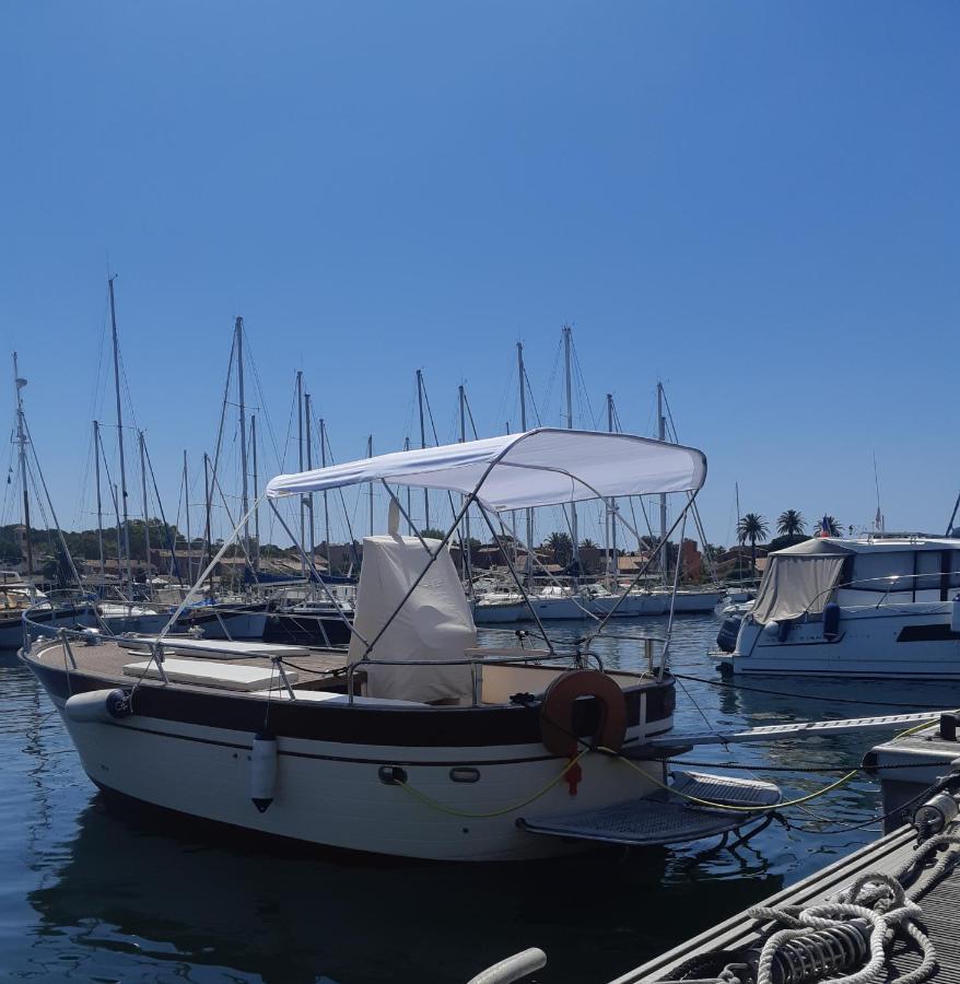 Hebergements Bateaux A Quai 波克罗勒岛 外观 照片