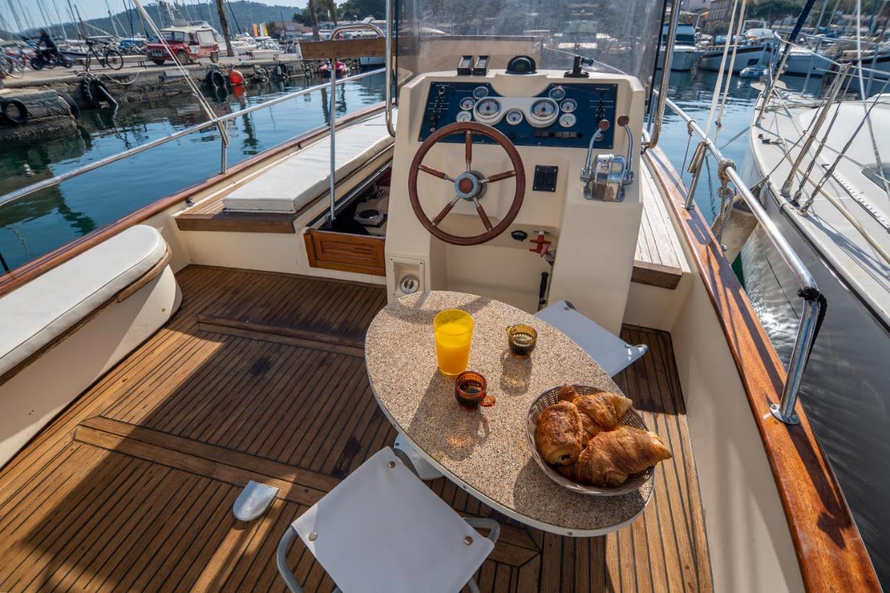 Hebergements Bateaux A Quai 波克罗勒岛 外观 照片