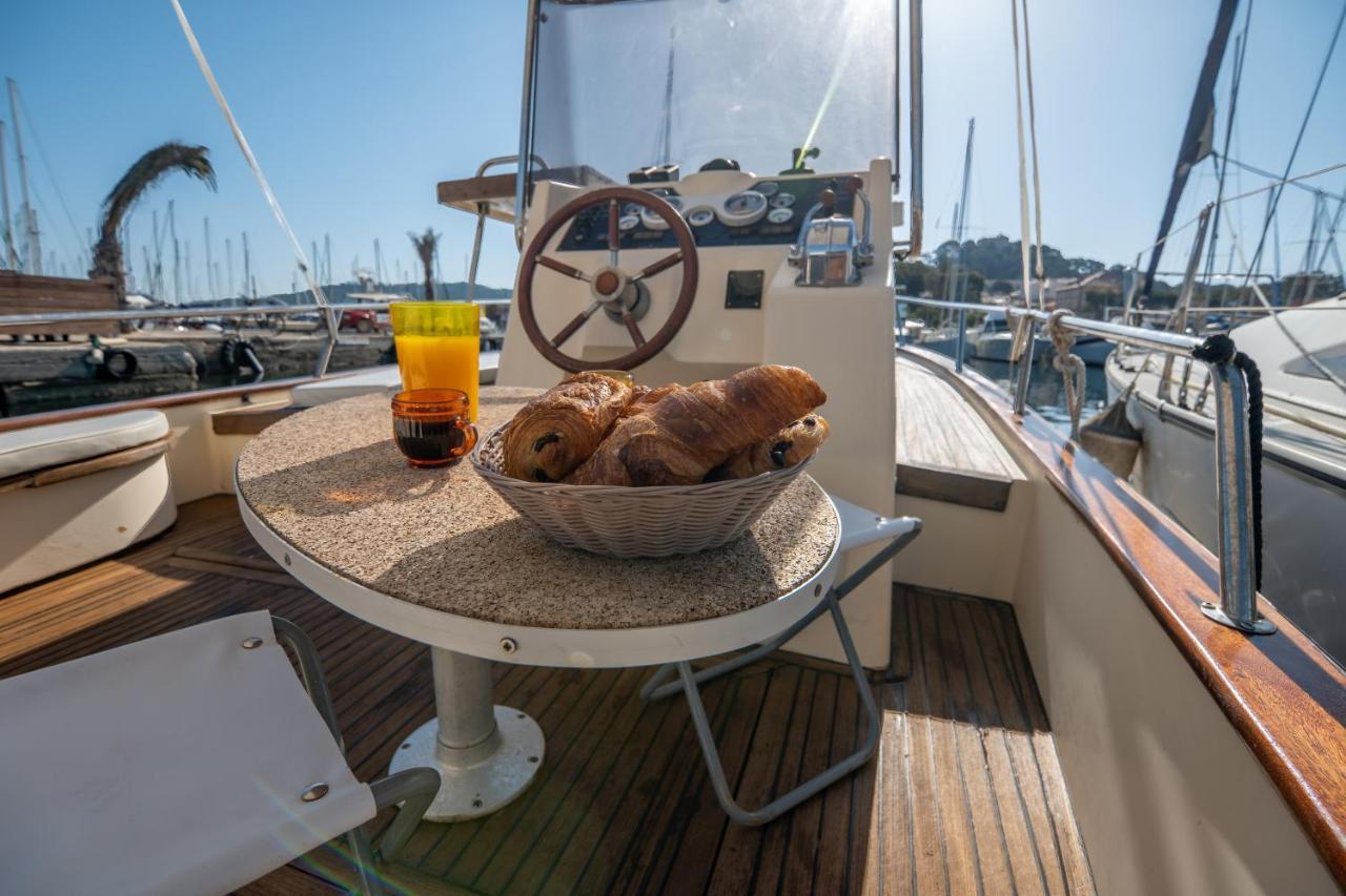 Hebergements Bateaux A Quai 波克罗勒岛 外观 照片